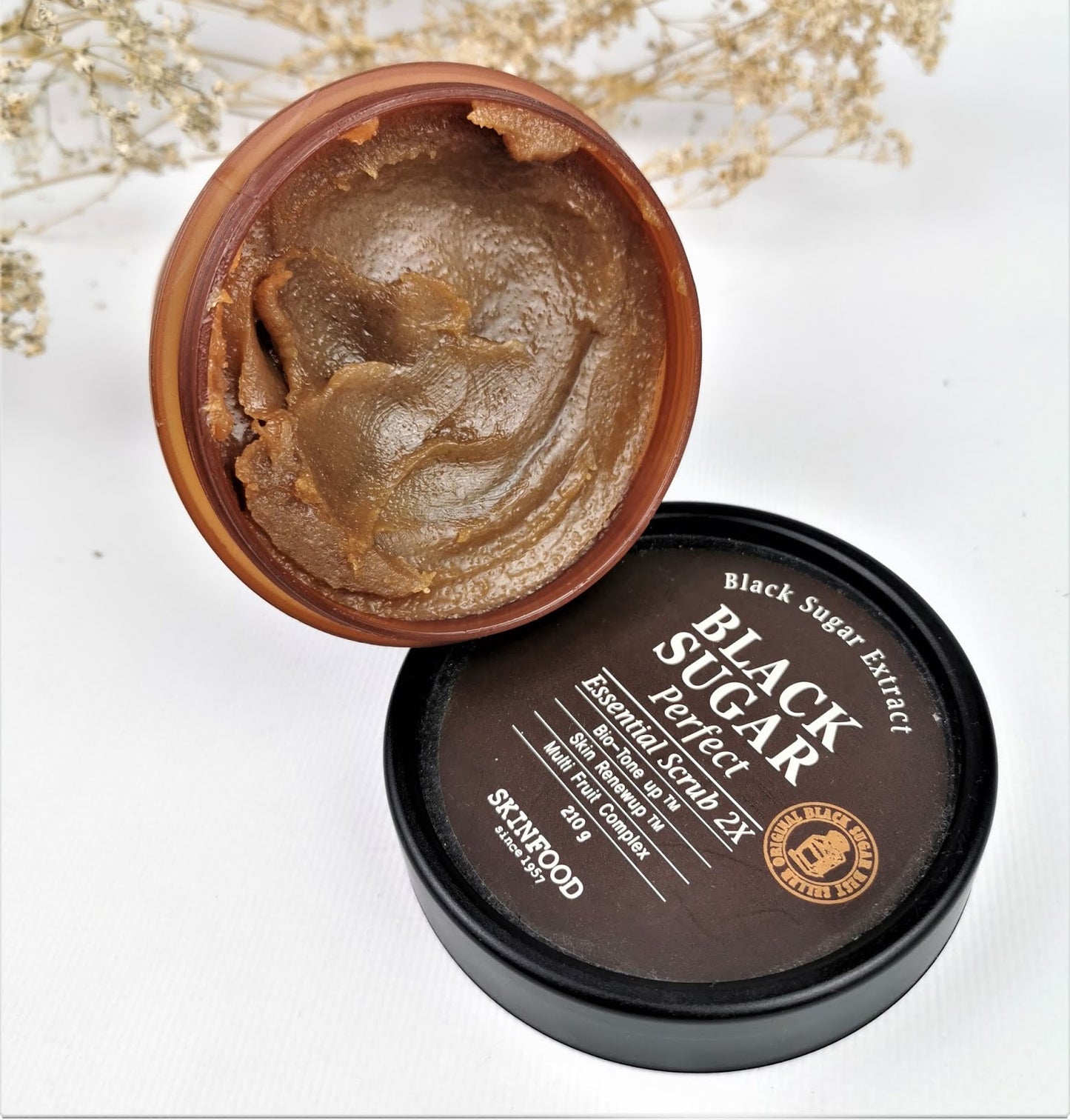 SKINFOOD - BLACK SUGAR PERFECT ESSENTIAL SCRUB 2X