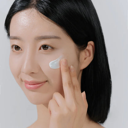 SKIN1004 - MADAGASCAR CENTELLA HYALU-CICA WATER-FIT SUN SERUM SPF50+ PA++++  100ml